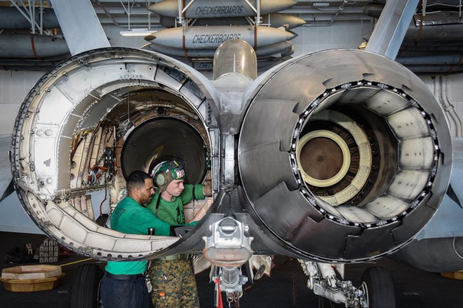 Hình ảnh ấn tượng ít thấy về các hoạt động bên trong hải quân Mỹ